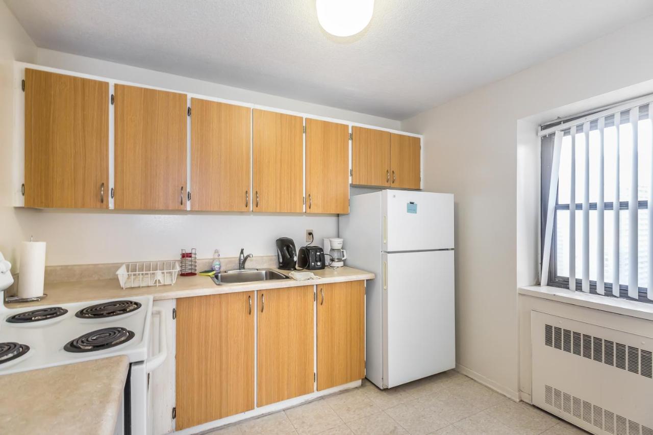 Toronto Furnished Living-Gerard Apartment Exterior photo