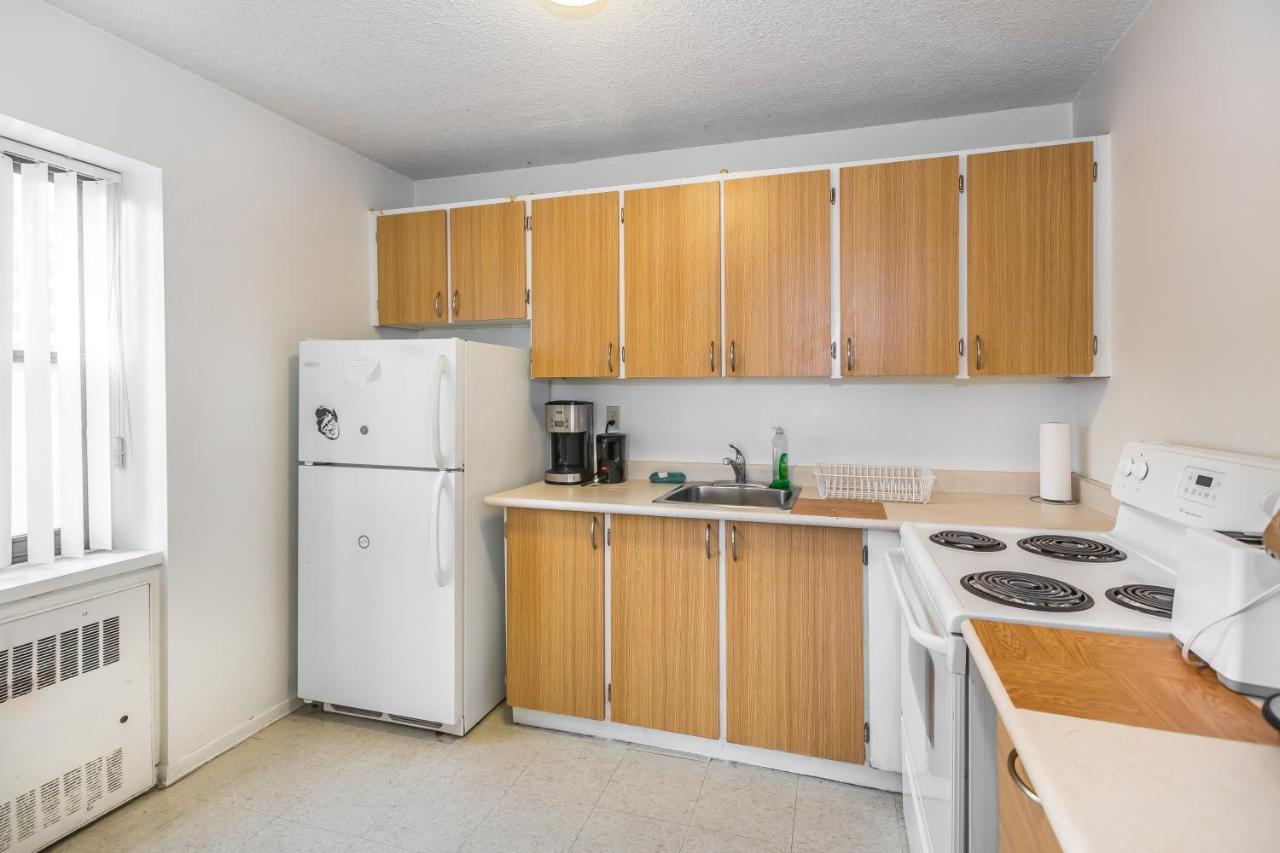 Toronto Furnished Living-Gerard Apartment Exterior photo