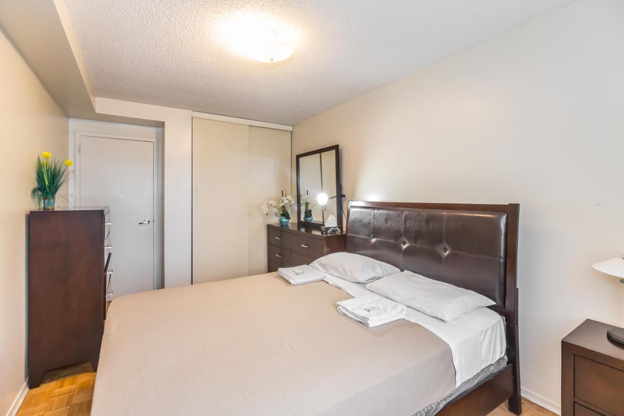 Toronto Furnished Living-Gerard Apartment Exterior photo