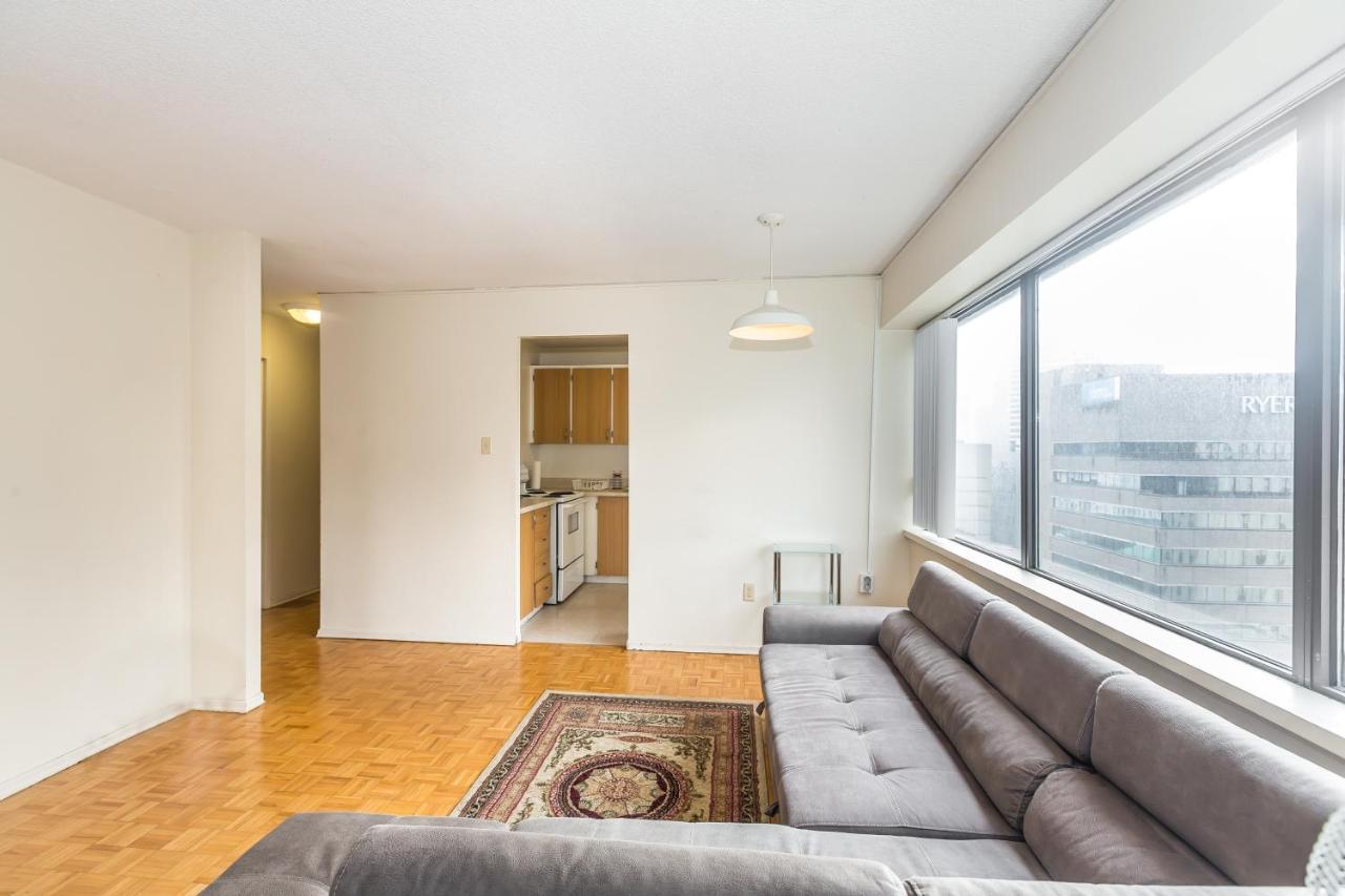 Toronto Furnished Living-Gerard Apartment Exterior photo